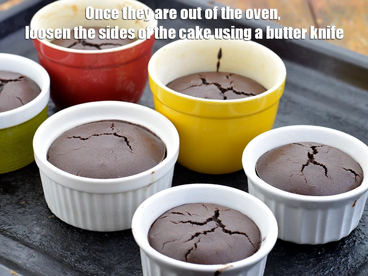 Step 15 – <p><span style="background-color:rgb(255,255,255);color:rgb(0,0,0);">Once they are out of the oven, loosen the sides of the cake using …