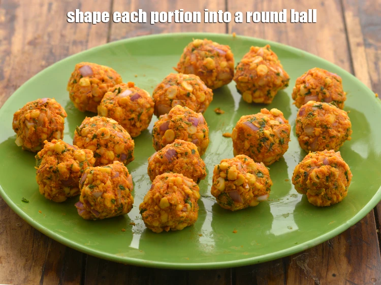 Step 20 – <p>For making crisp&nbsp;<strong>dal vada recipe | chana dal vada | South Indian dal vada |&nbsp;paruppu&nbsp;vadai</strong>, …