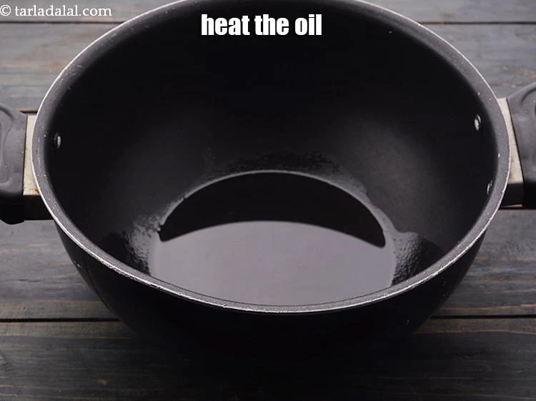 Step 3 – <p>To make <strong>Kolhapuri bhadang recipe</strong> | <strong>spicy Maharashtrian kurmura | Maharashtrian bhadang | Kolhapuri bhadang …