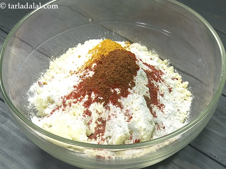 Step 31 – <p>Add 1/2 tsp&nbsp;<a href="https://www.tarladalal.com/glossary-garam-masala-296i">garam masala</a>.</p>