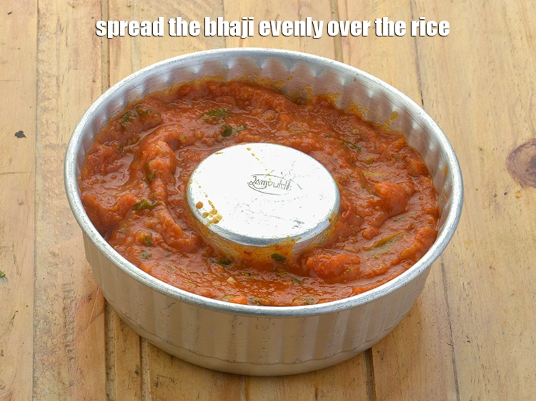 Step 10 – <p><span style="background-color:rgb(255,255,255);color:rgb(0,0,0);">Spread the </span><span style="background-color:rgb(255,255,255);color:rgb(13,13,13);">leftover </span><a href="https://www.tarladalal.com/pav-bhaji-2813r"><u>bhaji</u></a><span style="background-color:rgb(255,255,255);color:rgb(0,0,0);"> evenly over the rice.</span></p>