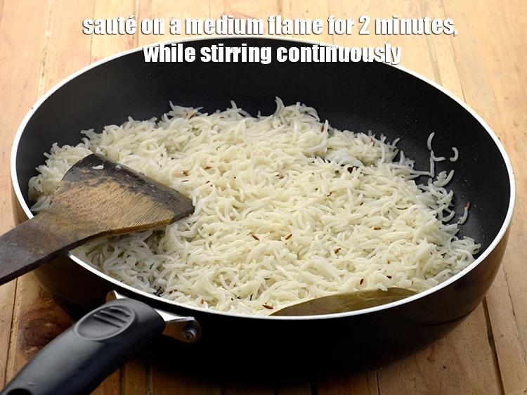 Step 8 – <p><span style="background-color:rgb(255,255,255);color:rgb(0,0,0);"><strong>Sauté</strong> on a medium flame for 2 minutes, while stirring continuously. Keep aside.</span></p>