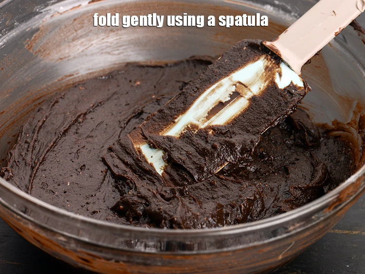 Step 9 – <p><span style="background-color:rgb(255,255,255);color:rgb(0,0,0);"><strong>Fold gently</strong> using a spatula.</span></p>