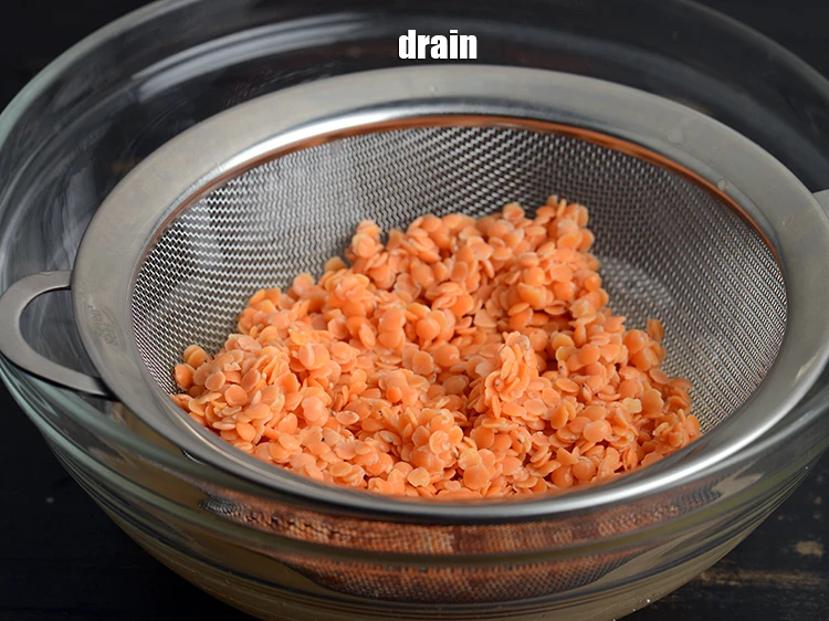 Step 5 – <html><head><meta charset="UTF-8"> </head><body><p>Use a sieve and drain out the water. <strong>The&nbsp;masoor (split red lentil) dal&nbsp;is&nbsp;washed …