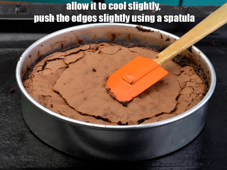 Step 12 – <p>Allow it to <strong>cool slightly</strong>, push the edges slightly using a spatula.</p>