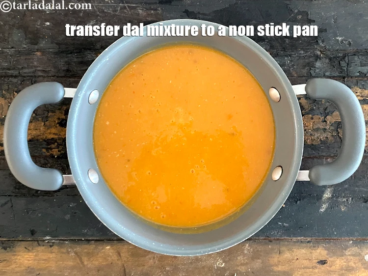 Step 25 – <html><head><meta charset="UTF-8"></head><body><p>Transfer the purée into a deep non-stick pan.</p></body></html>
