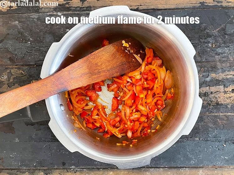 Step 16 – <p>Cook on a medium flame for 1 to 2 minutes, while stirring occasionally.</p>