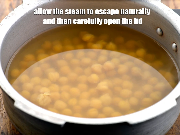 Step 25 – <p>The <strong>kabuli chana</strong> for this recipes should be perfectly cooked till done and yet maintain …