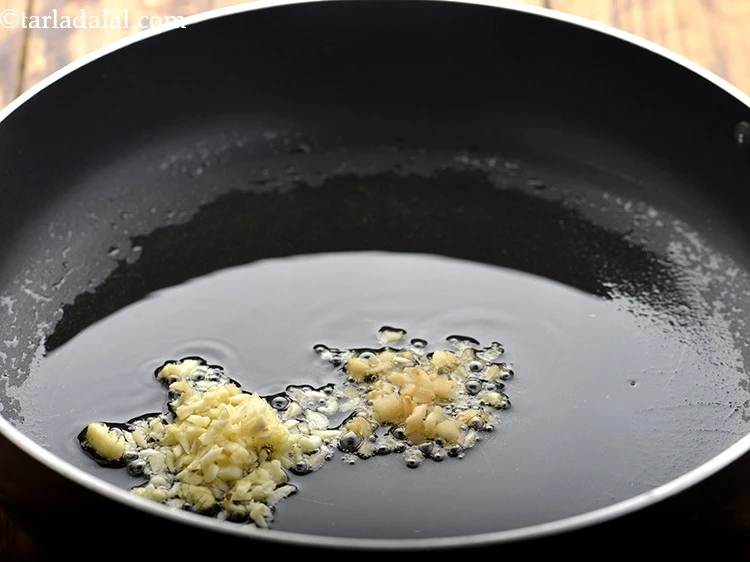 Step 3 – <p>Add the 2 tsp finely <a href="https://www.tarladalal.com/glossary-garlic-lehsun-lahsun-348i#ing_2370"><u>chopped garlic (lehsun)</u></a> and 1 tsp finely <a href="https://www.tarladalal.com/glossary-ginger-adrak-453i#ing_2366"><u>chopped …