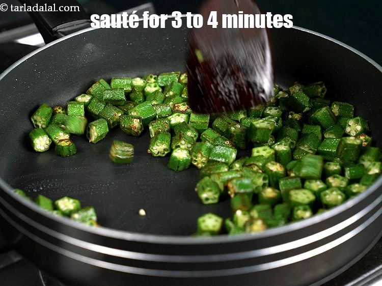 Step 4 – <p><strong>Sauté</strong> on a medium flame for 3 to 4 minutes.&nbsp;</p>