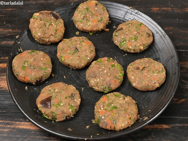 Step 32 – <p><span style="background-color:rgb(255,255,255);color:rgb(0,0,0);">Repeat with the remaining mixture and keep aside</span></p>