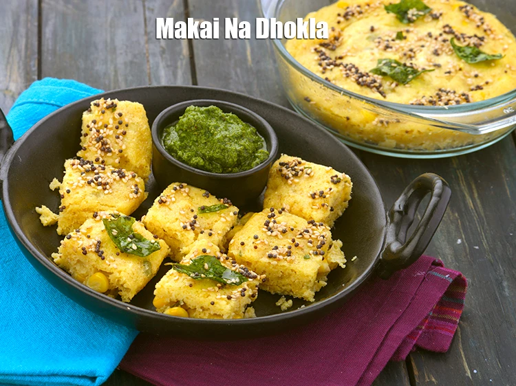 Step 17 – <p><span style="background-color:rgb(255,255,255);color:rgb(0,0,0);">Serve <strong>Makai Na Dhokla </strong>immediately.</span></p>