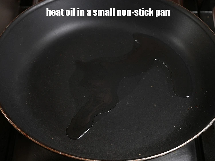 Step 6 – <p><span style="background-color:rgb(255,255,255);color:rgb(0,0,0);">Heat the </span>2 tsp <a href="https://www.tarladalal.com/glossary-oil-671i"><u>oil</u></a><span style="background-color:rgb(255,255,255);color:rgb(0,0,0);"> in a small non-stick pan.</span></p>