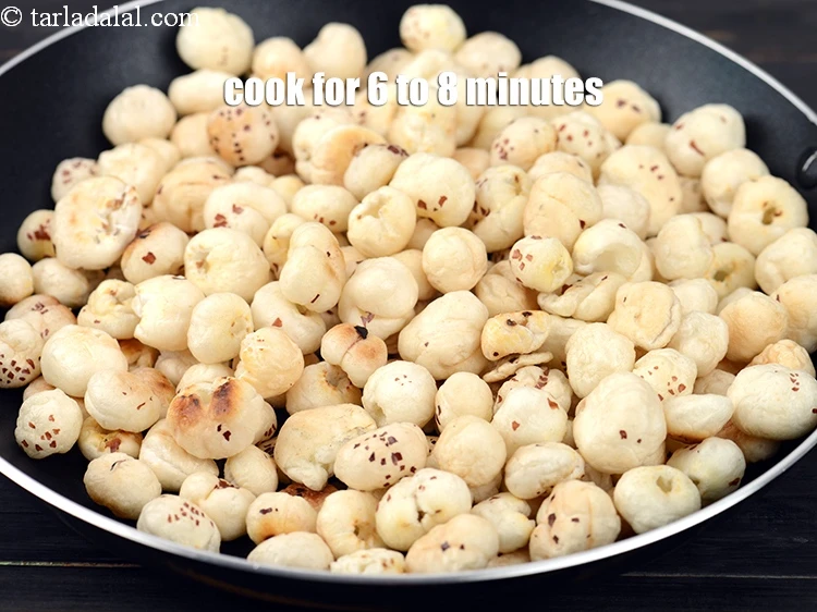 Step 5 – <p>Cook on a medium flame for 6 to 8 minutes, while stirring occasionally.</p>