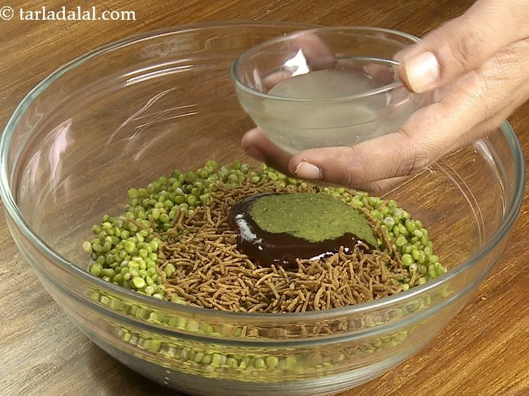 Step 5 – <p>Add 2 tsp <a href="https://www.tarladalal.com/glossary-lemon-nimbu-428i#ing_2754"><u>lemon juice</u></a>.</p>