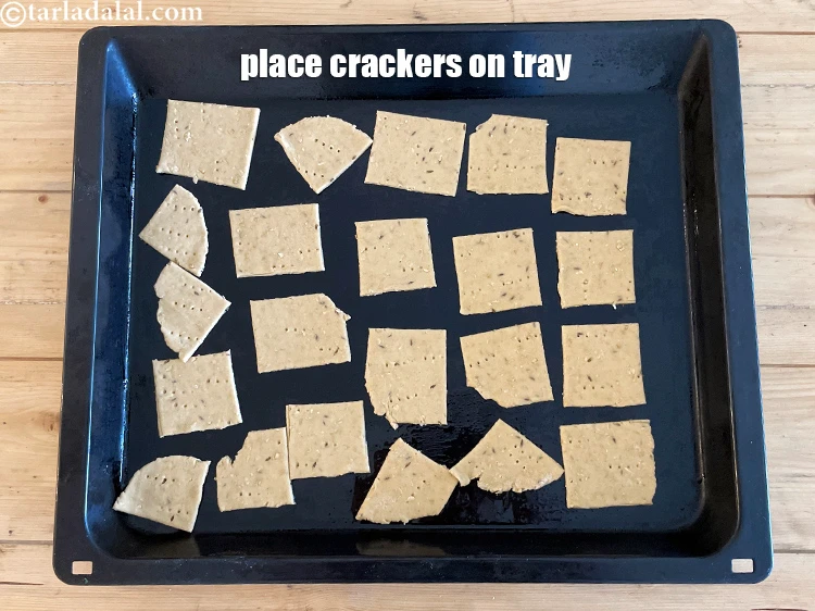 Step 24 – <p>Place the cut crackers on the baking tray.</p>