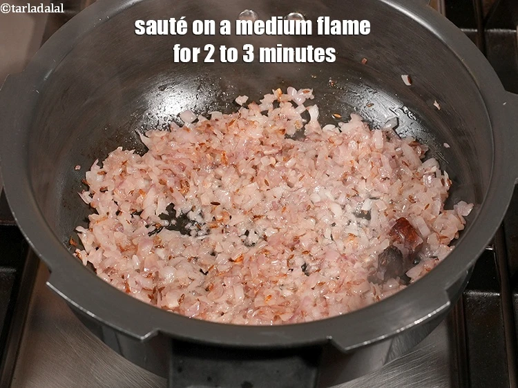 Step 10 – <p>Sauté on a medium flame for 2 to 3 minutes.&nbsp;</p>
