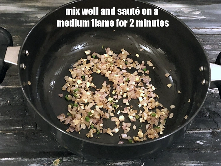 Step 6 – <p>Mix well and <strong>sauté </strong>on a medium flame for 30 seconds.</p>