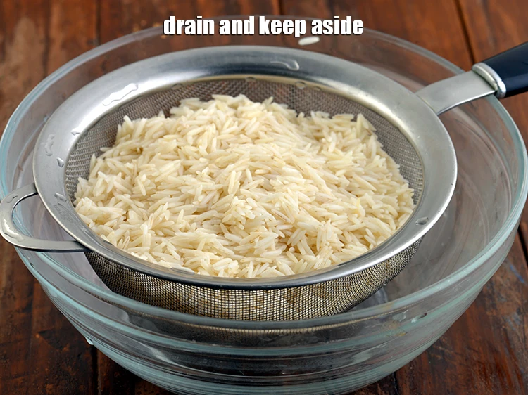 Step 5 – <p><span style="background-color:rgb(255,255,255);color:rgb(0,0,0);"><strong>Drain</strong> and keep aside.</span></p>