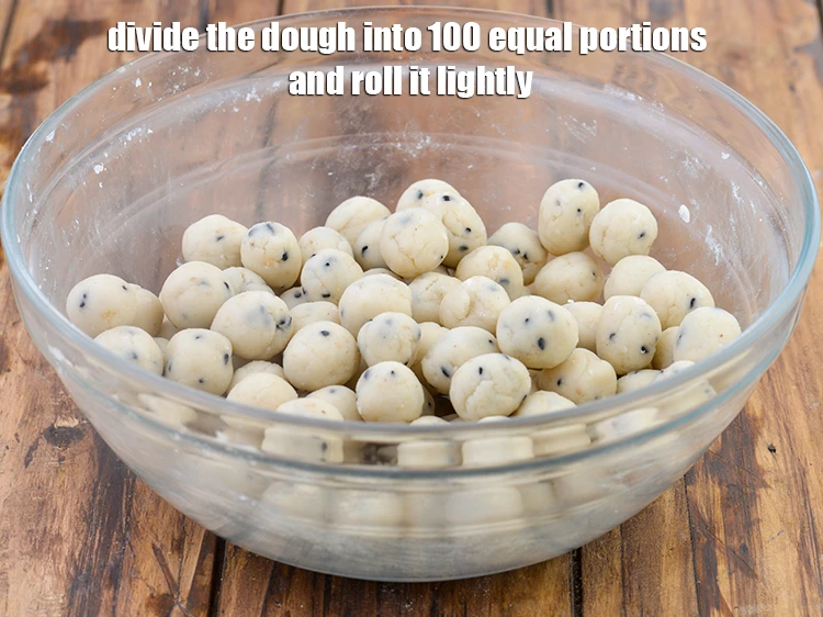 Step 9 – <p><span style="background-color:rgb(255,255,255);color:rgb(0,0,0);">Divide the <strong>dough</strong> into 100 equal portions and roll it lightly.</span></p>
