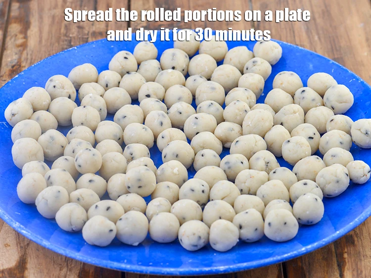 Step 10 – <p><span style="background-color:rgb(255,255,255);color:rgb(0,0,0);">Spread the rolled portions on a plate and <strong>dry it</strong> for 30 minutes.</span></p>