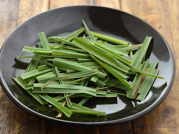 Step 2 – <p>To make&nbsp;<strong>lemon grass tea | fresh lemongrass tea | lemongrass and mint tea |</strong>, wash …