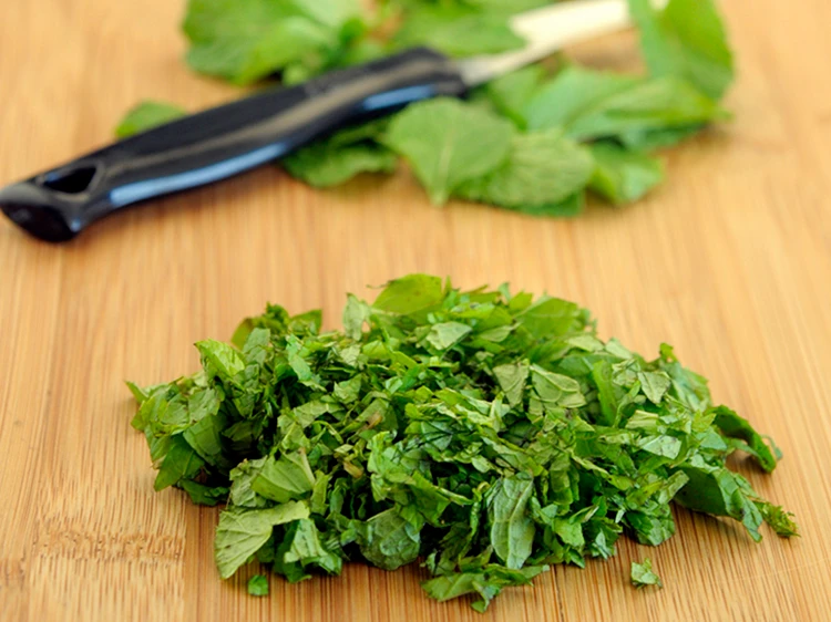 Step 4 – <p>Wash and finely chop the mint leaves. Keep aside.</p>