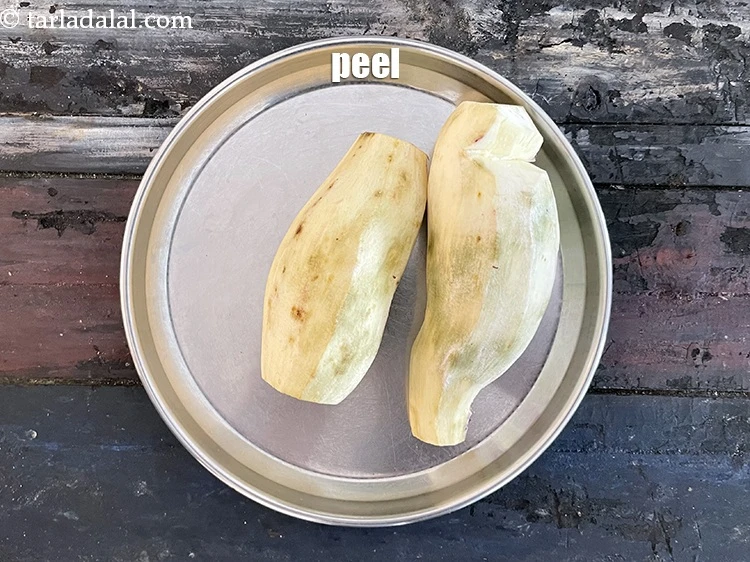 Step 10 – <p>Peel the <strong>shakarkand</strong>.</p>