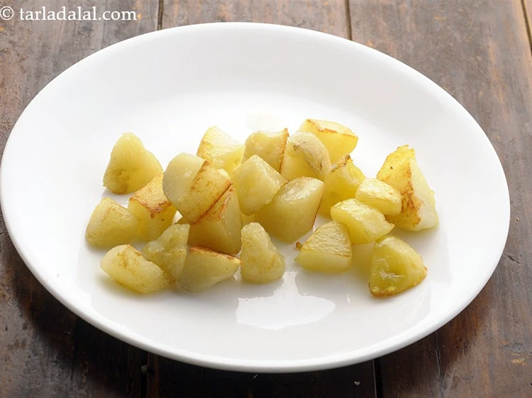 Step 10 – <p>Remove the potatoes and keep aside.</p>