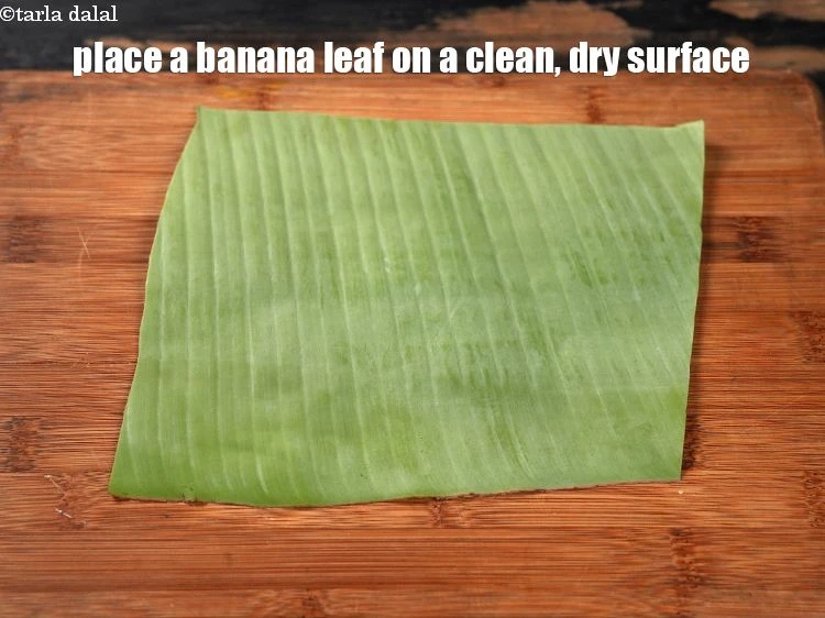 Step 16 – <p>Place a banana leaf on a clean, dry surface.</p>