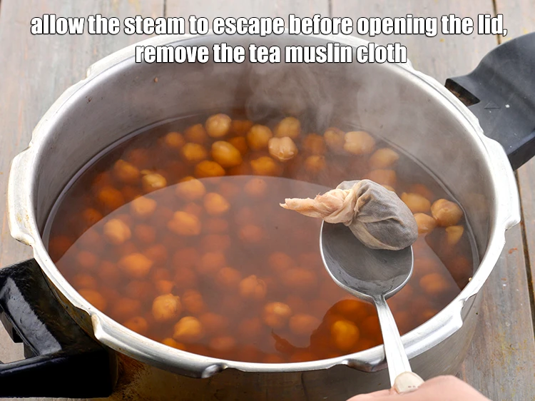 Step 12 – <p>Allow the steam to escape before opening the lid. Remove the tea muslin cloth.&nbsp;</p>