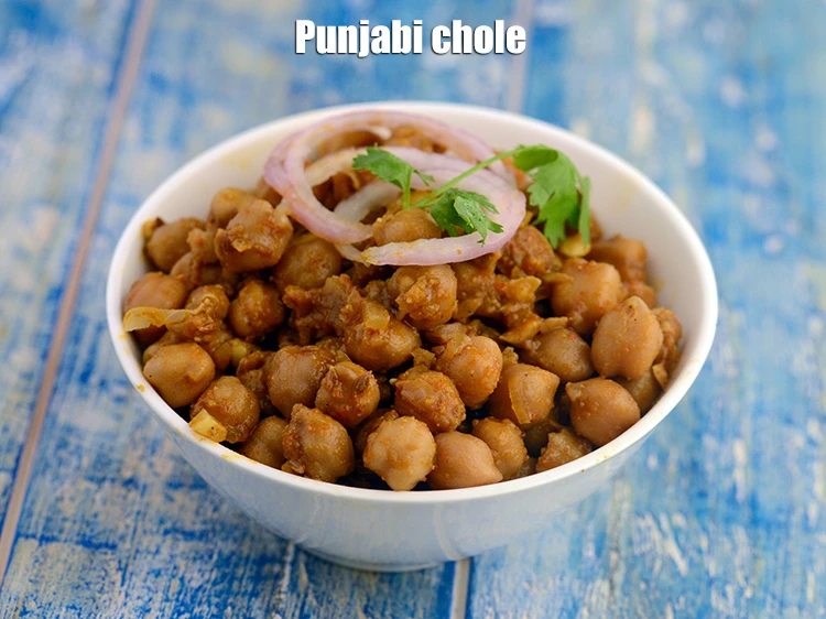 Step 32 – <p>Serve<strong>&nbsp;chole | Punjabi chole |&nbsp;roadside&nbsp;chole | Punjabi chana masala |&nbsp;</strong>hot garnished with <strong>onion rings</strong>.&nbsp;</p>