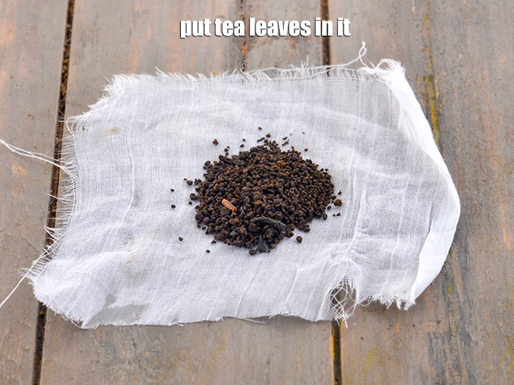 Step 5 – <p>Put the <strong>tea leaves</strong> in it.</p>