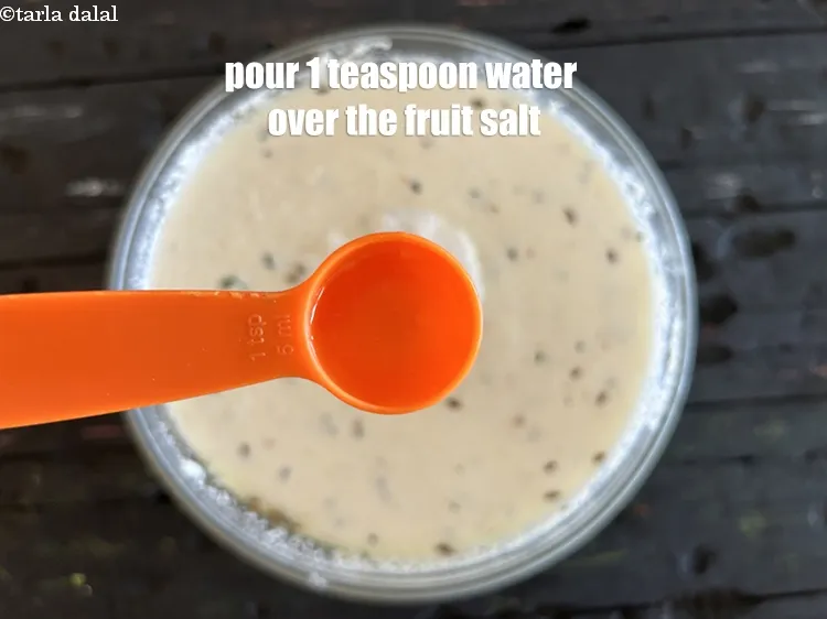 Step 27 – <p>Pour 1&nbsp;tsp of water over the batter.</p>