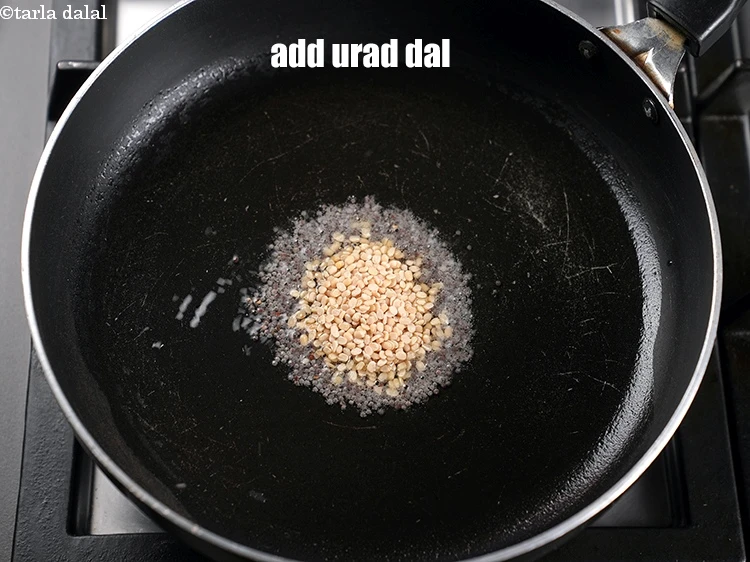 Step 10 – <p>Add 2 tsp urad dal.</p>