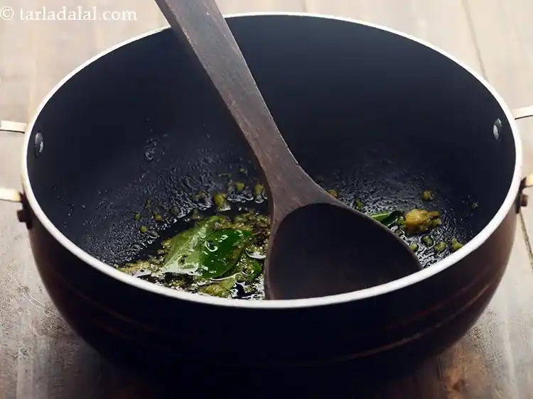 Step 20 – <p>Mix well and sauté on a medium flame for a few seconds.</p>