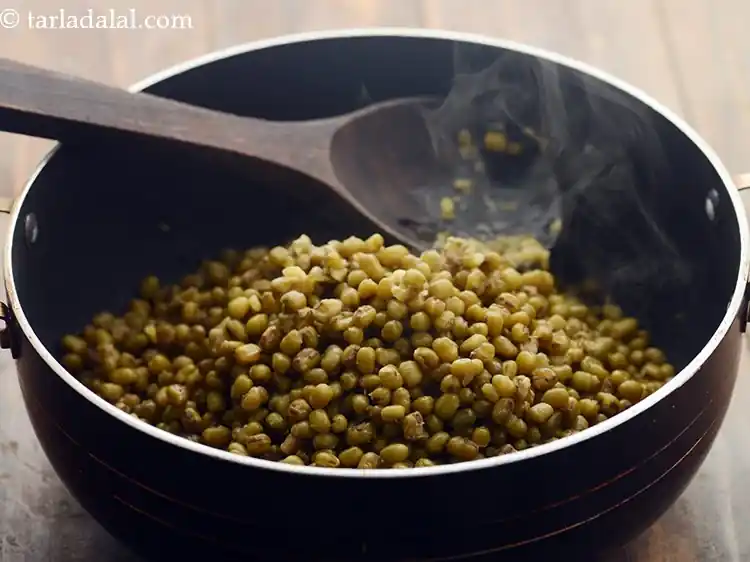 Step 21 – <p>Add the cooked moong.</p>