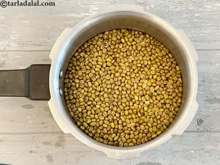 Step 9 – <p>Allow the steam to escape before opening the lid. Keep aside.</p>