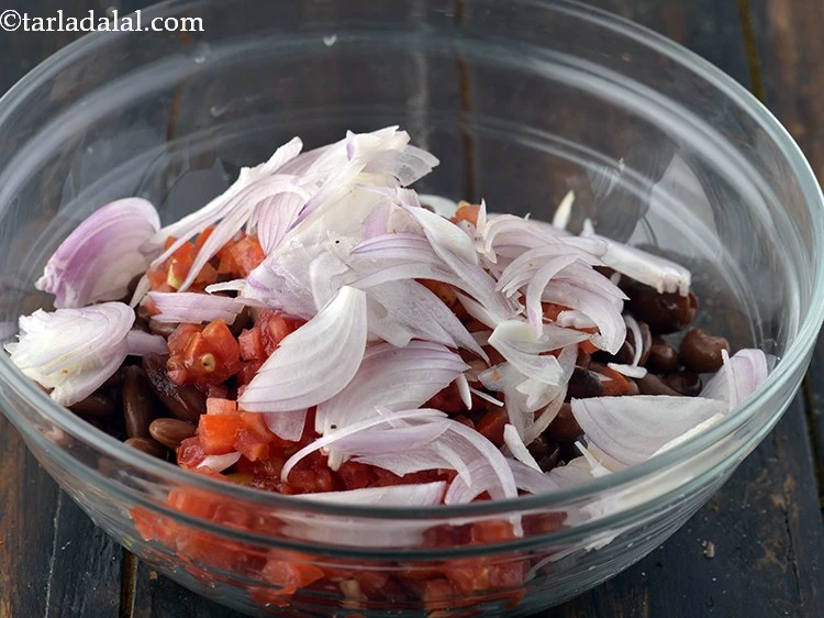 Step 11 – <p>Add onions. Onions woud give crunchiness to the salad.&nbsp;</p>
