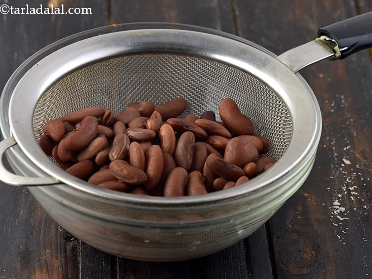 Step 8 – <p>Boiled the rajma, once boiled drain it.&nbsp;</p>