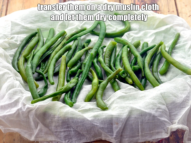 Step 6 – <p><span style="background-color:rgb(255,255,255);color:rgb(0,0,0);">Transfer them on a dry muslin cloth and let them dry completely.</span></p>