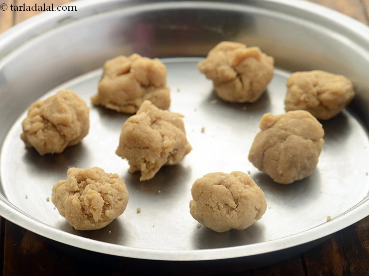 Step 13 – <p>Divide the dough into 8 equal portions.</p>