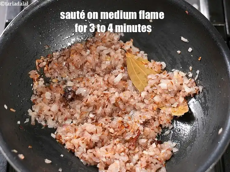 Step 28 – <p>Sauté on medium flame for 3 to 4 minutes, while stirring occasionally.</p>