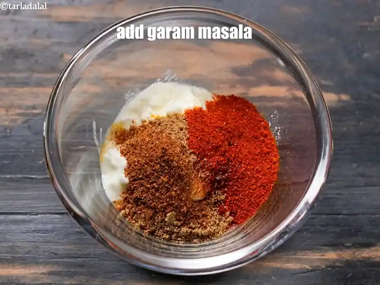 Step 11 – <p>Add ¼ tsp garam masala.</p>