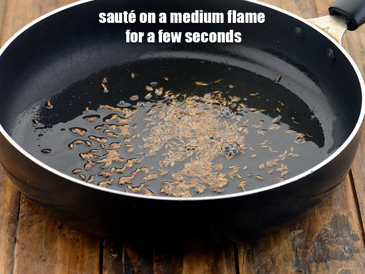 Step 7 – <p><span style="background-color:rgb(255,255,255);color:rgb(0,0,0);">Sauté on a medium flame for a few seconds.</span></p>