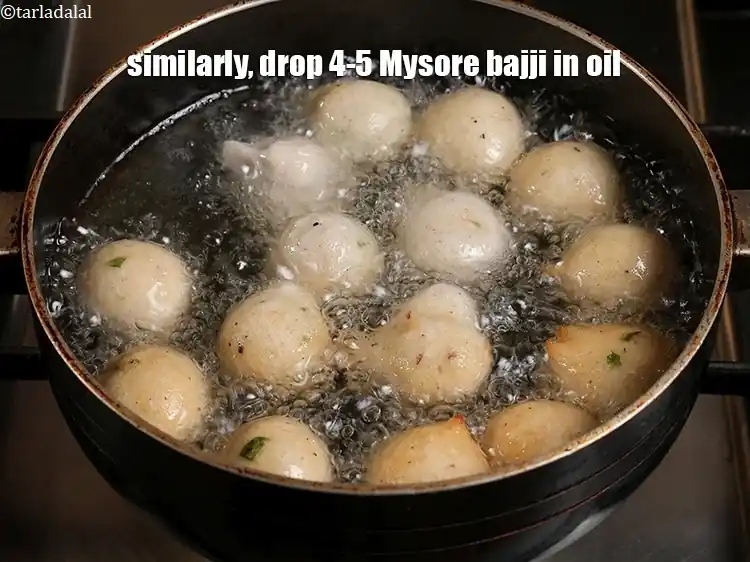 Step 16 – <p><span style="background-color:rgb(255,255,255);color:rgb(0,0,0);">Similarly, drop 4-5 Mysore bajji in oil. If you do not want round bonda, …
