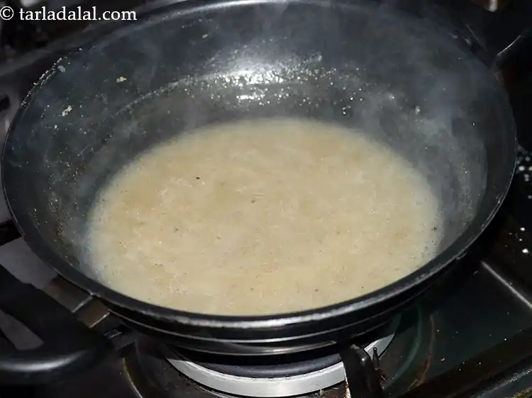 Step 11 – <p>Ccook <strong>traditional bajre ki raab</strong> on a medium flame ½ minute.</p>