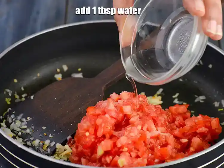 Step 29 – <p><span style="background-color:rgb(255,255,255);color:rgb(0,0,0);">Add 1 tbsp of water for cooking.</span></p>