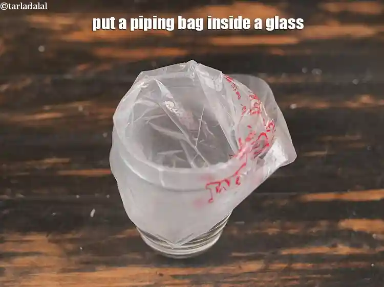 Step 22 – <p>Put a piping bag inside a glass.</p>