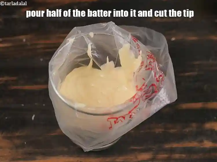 Step 23 – <p>Pour half of the batter into it and cut the tip.</p>
